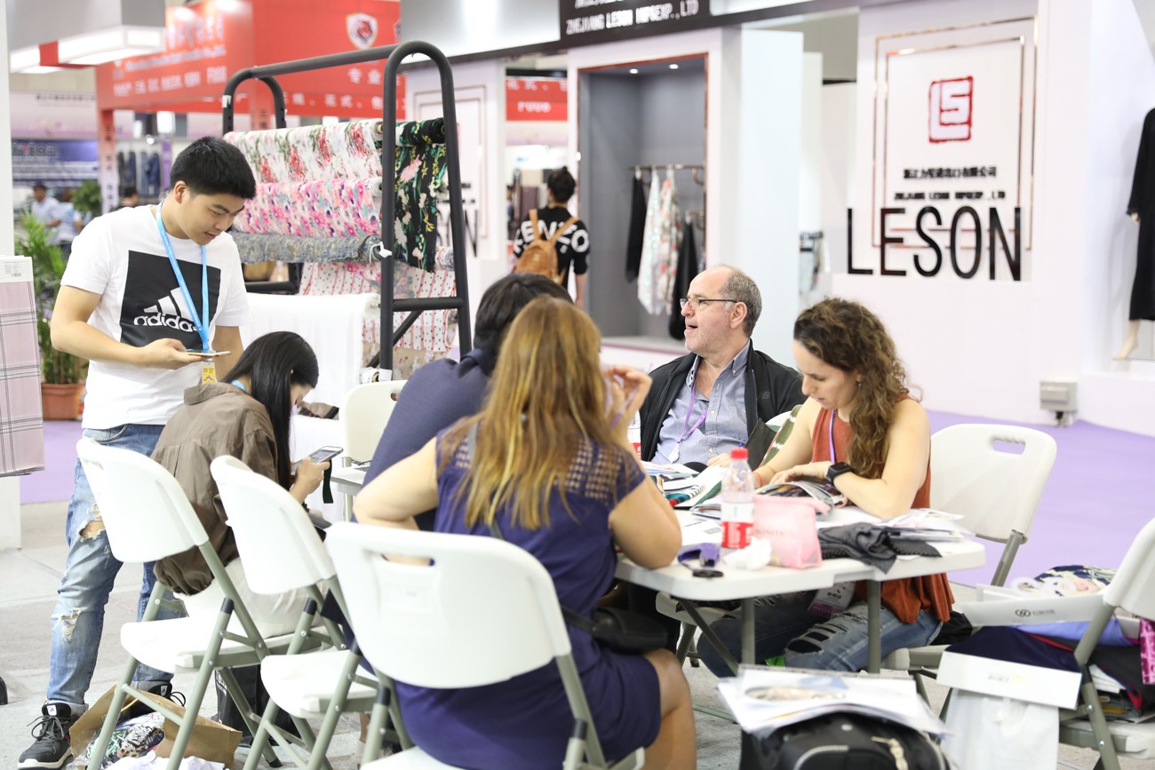 麂皮絨,麂皮絨現(xiàn)貨,針織麂皮絨,彈力麂皮絨,空氣層麂皮絨,麂皮絨復(fù)合羊羔絨,燈芯絨,燈芯絨面料,燈芯絨現(xiàn)貨,韓國絨,仿麻布,金舵紡織