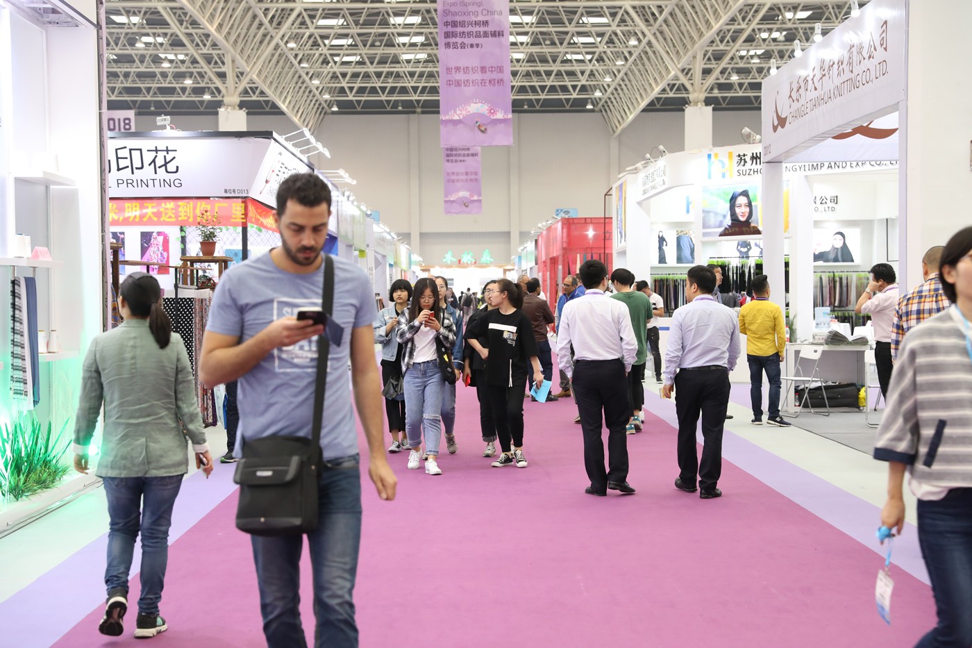 麂皮絨,麂皮絨現(xiàn)貨,針織麂皮絨,彈力麂皮絨,空氣層麂皮絨,麂皮絨復(fù)合羊羔絨,燈芯絨,燈芯絨面料,燈芯絨現(xiàn)貨,韓國絨,仿麻布,金舵紡織