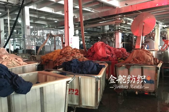 回望2018年紡織面料印染行業(yè)十大關(guān)鍵詞-麂皮絨染色車間
