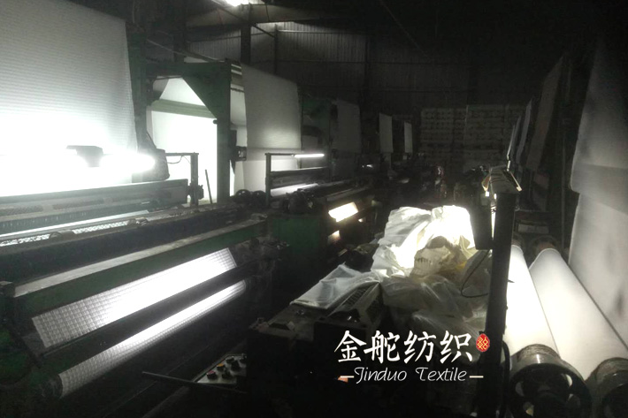 燈芯絨面料割絨現(xiàn)場(chǎng)