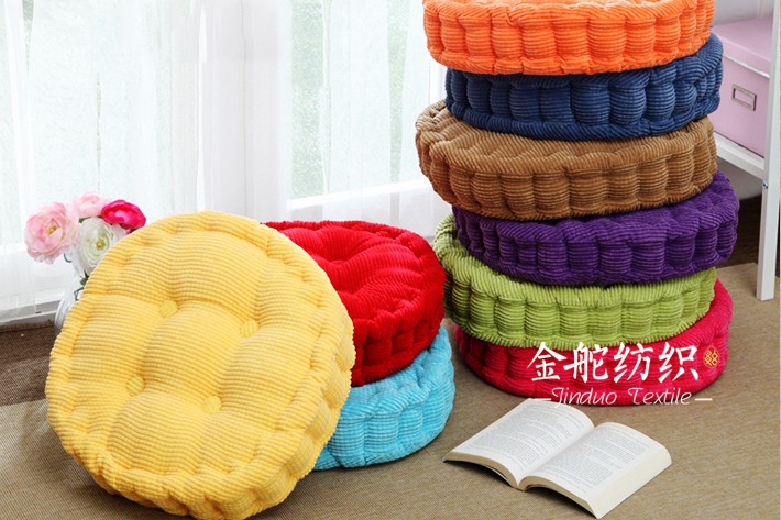 滌錦玉米粒燈芯絨面料在家紡中的應(yīng)用，4.5條玉米粒做成的圓型蒲團(tuán)坐墊