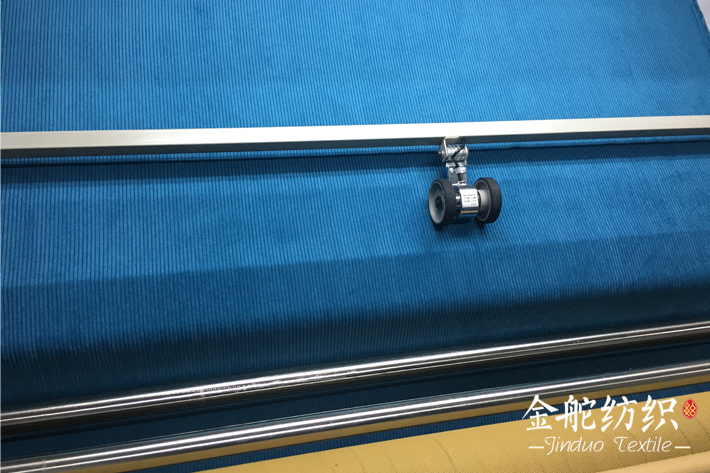 燈芯絨面部色澤均勻