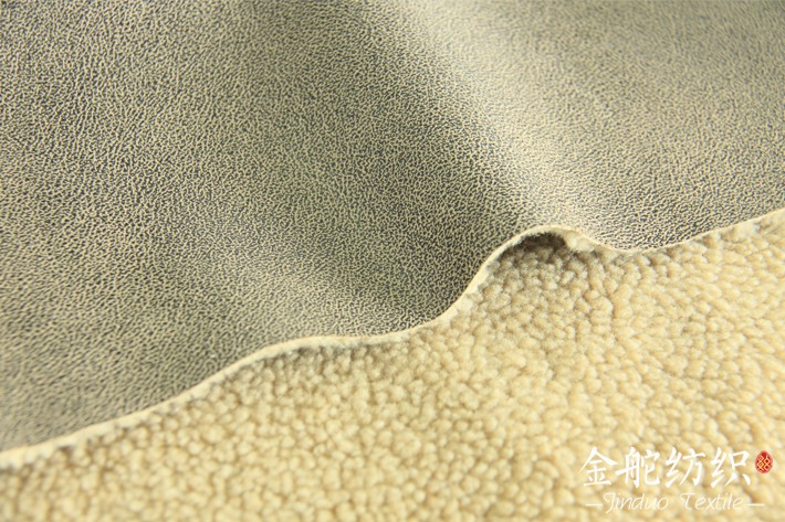 燙金皮毛一體，花型清晰，皮感好，厚實保暖！