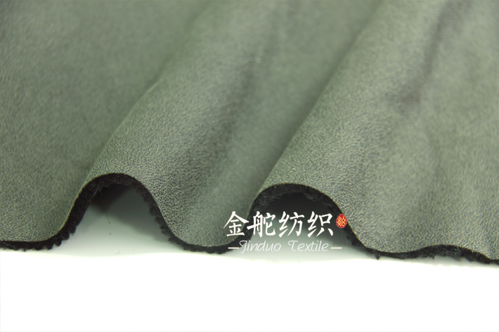 燙金皮毛一體，黑色羊羔毛效果