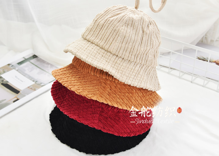 4.5條粗細條燈芯絨做成的帽子
