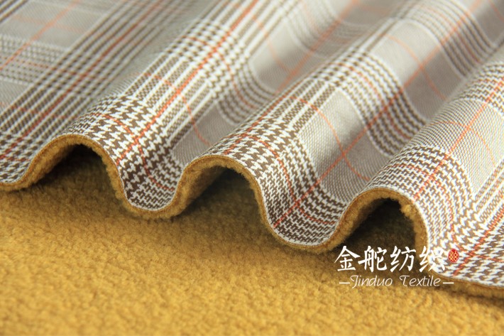 千鳥格印花麂皮絨復(fù)合泰迪絨面料厚度展示