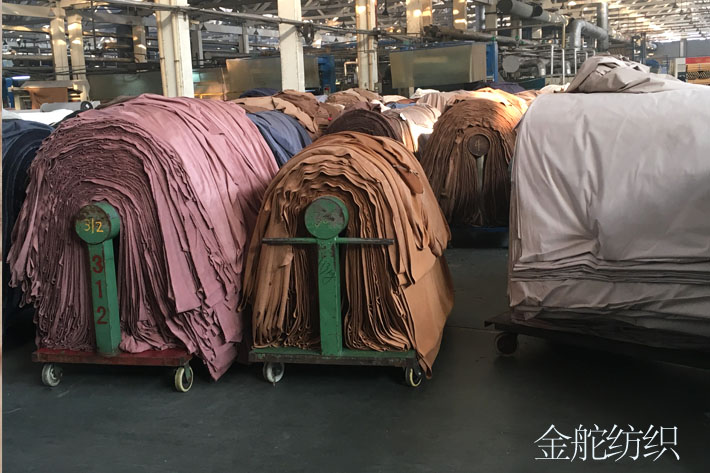 麂皮絨生產(chǎn)現(xiàn)場(chǎng)