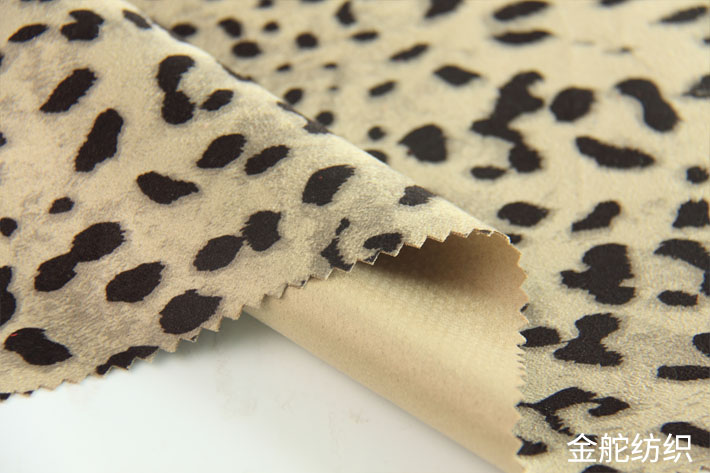 雙面磨毛緯編麂皮絨，手感柔軟，順滑，絨感短細膩，仿皮感強