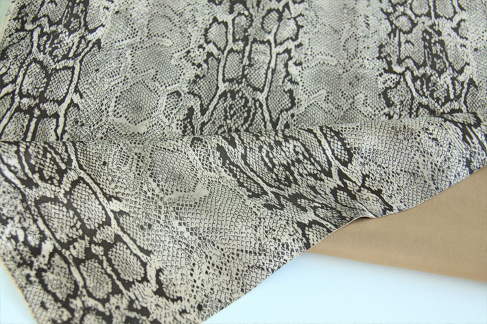 手感柔軟的蛇皮紋麂皮絨 手感柔軟的蛇皮紋麂皮絨