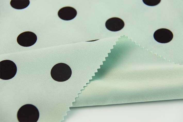 印花韓國(guó)絨表面斜紋效果，及短細(xì)膩的絨毛效果