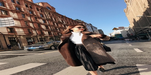 要風(fēng)度與溫度，你需要一件麂皮絨羊羔毛外套！